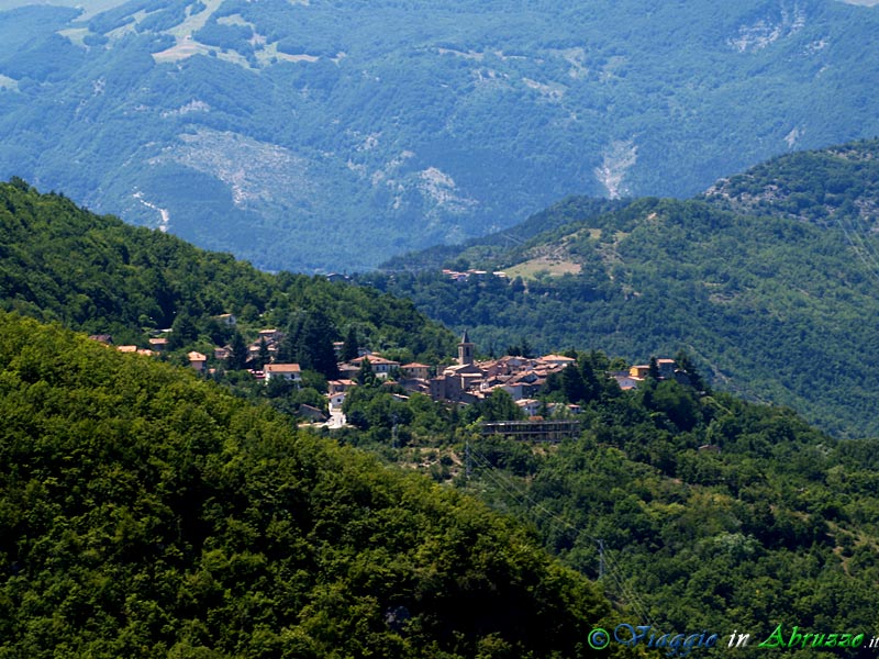 03-P7088430+.jpg - 03-P7088430+.jpg - Panorama del borgo montano.